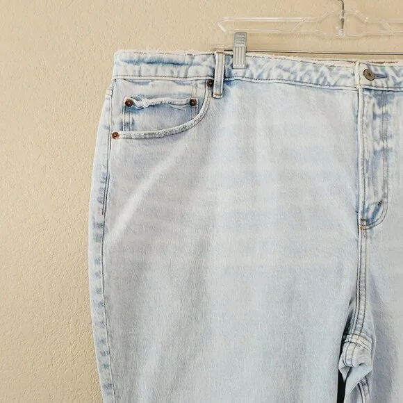 Abercrombie & Fitch Curve Love The Mom High Rise Jean Size 37 / 24 Light Wash - Picture 2 of 9